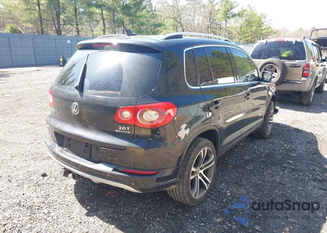 2011 Volkswagen Tiguan Sel z USA, uszkodzony, nr VIN WVGBV7AX7BW557398